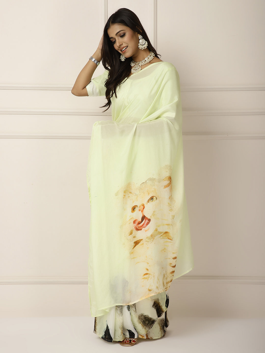 Cat love saree