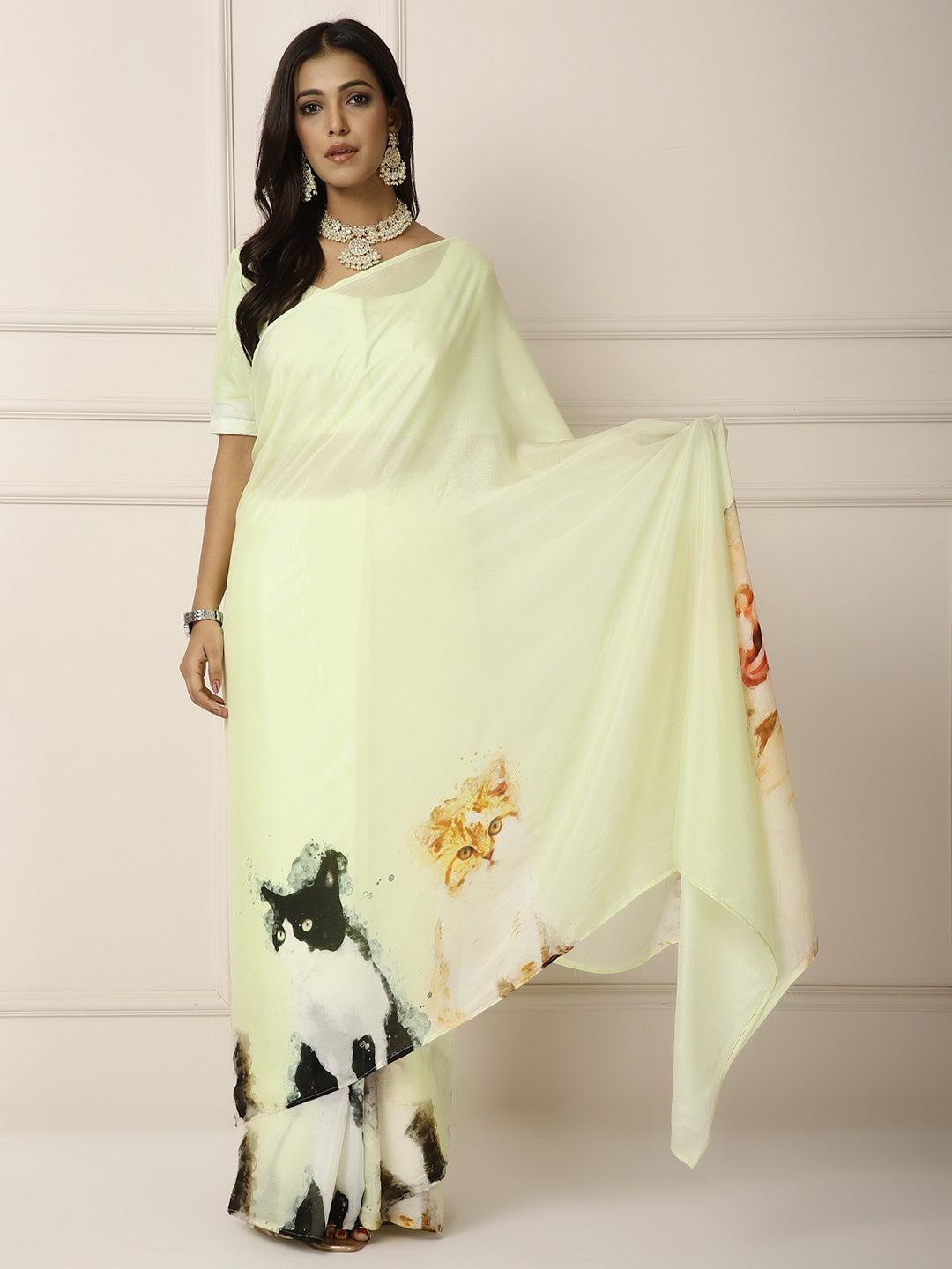 Cat love saree