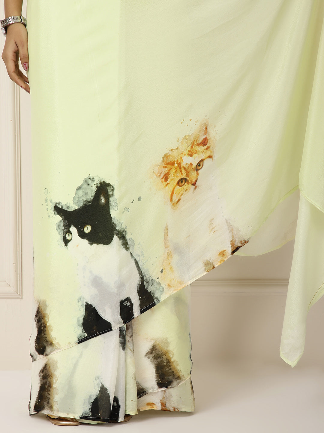 Cat love saree